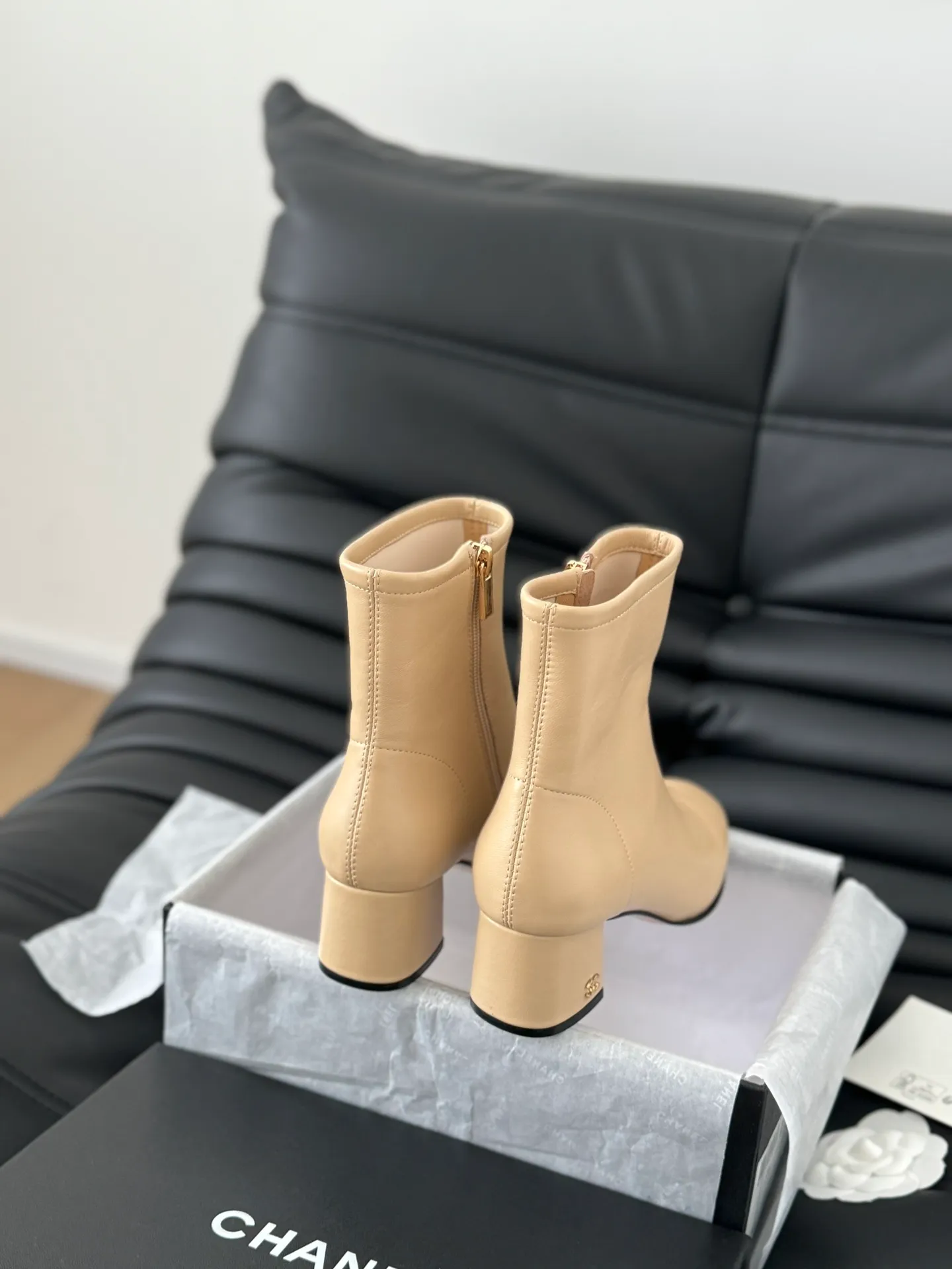 👟👟Ex-factory price 640👟👟 Purchasing-grade Chanel classic new stretch boots series! The leather texture is super good, and the upper is delicate ~ Calfskin upper, sheepskin lining, original outsole! Size:35-39 Other sizes are determined